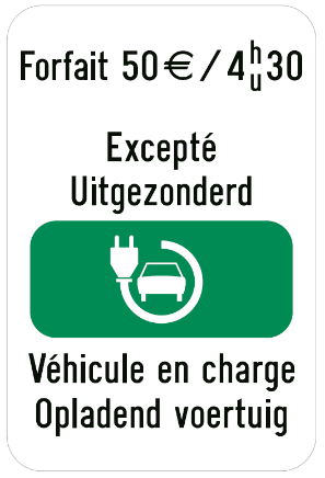 Signalisation des emplacements de stationnement réservés au voitures électriques en charge. Reprend les infos suivantes : "forfait 50€ pour 4h30, excepté véhicule en charge" et un logo vert représentant une voiture et une prise électrique