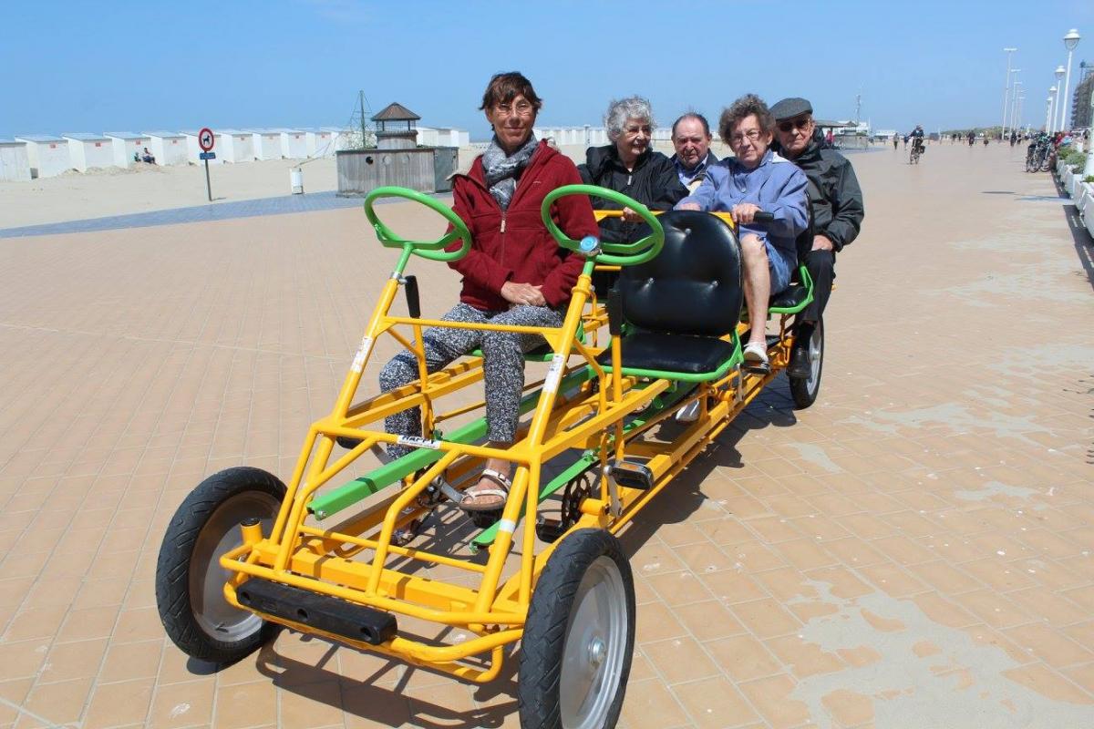 senioren aan de zee