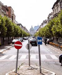 Rue royale Sainte-Marie, prise de la place Colignon